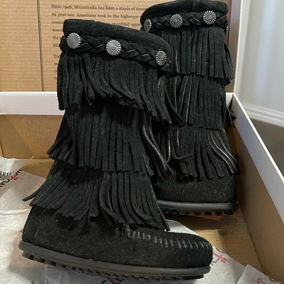 Minnetonka Children’s Suede 3-Layer Fringe Boot -Size 7 - Picture 6 of 7